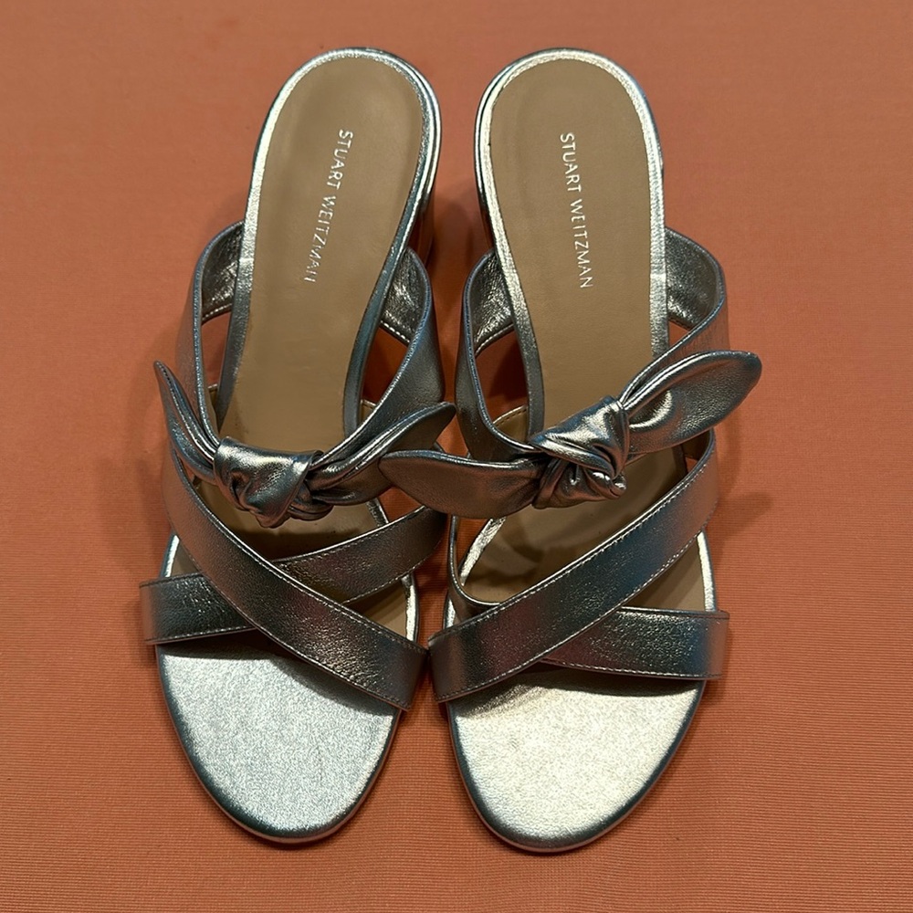 New Stuart Weitzman Leather Sandals. Size 7.5. Silver.